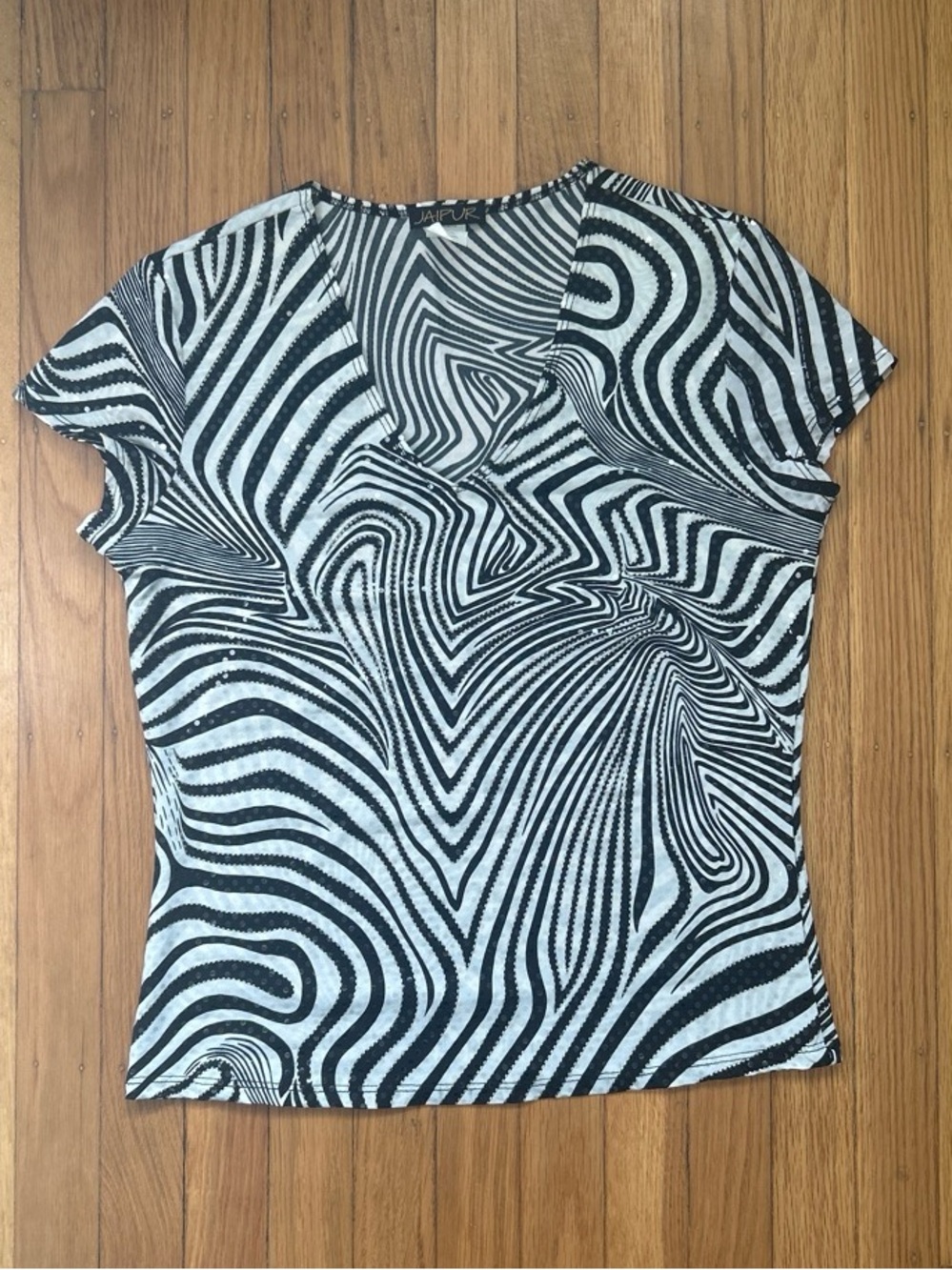 Y2K Jaipur Black & White Optical Swirl V-Neck Tee